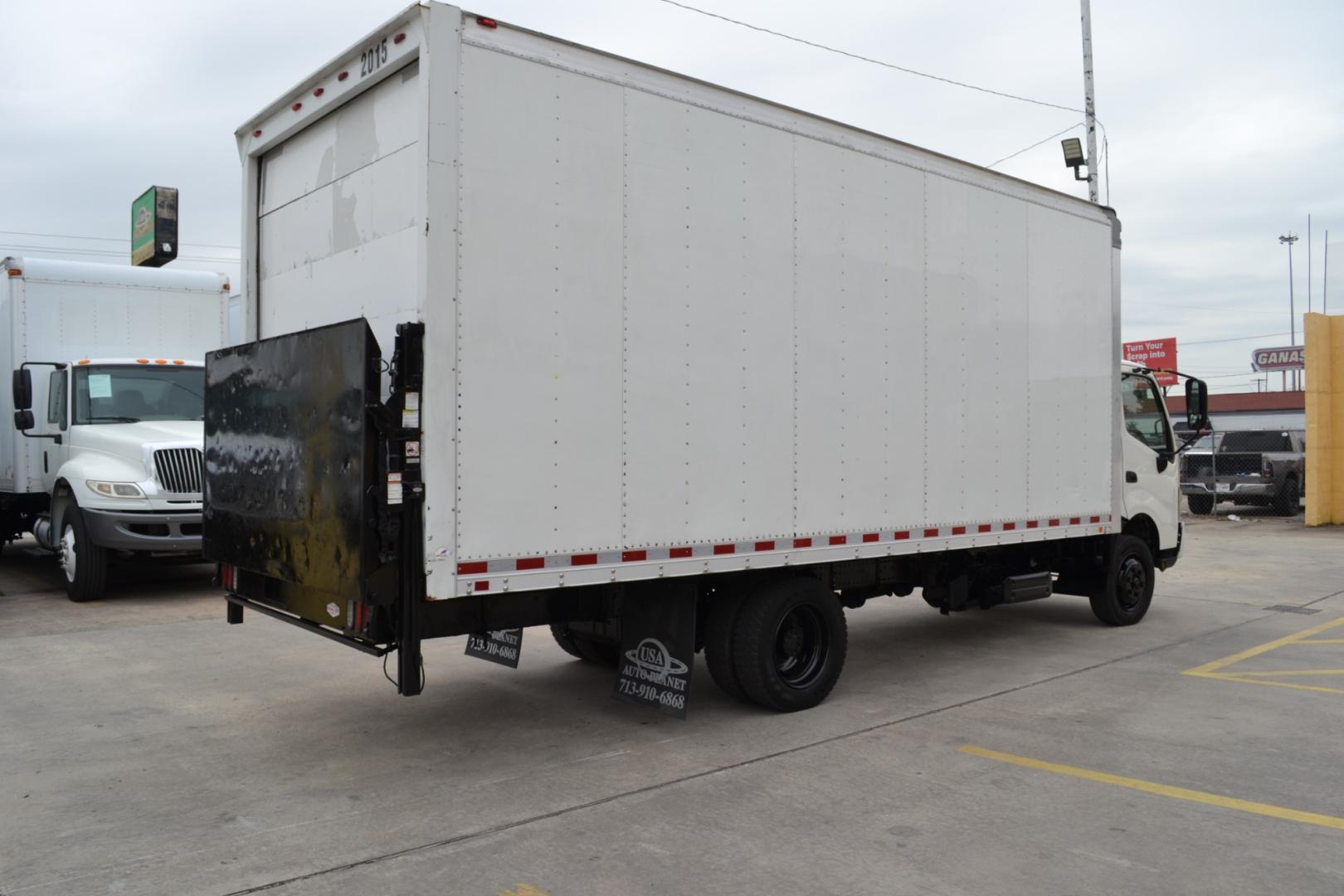 2016 WHITE /BLACK HINO 195 with an JO5E-TP 5.1L 210HP TURBO CHARGED DIESEL engine, AISIN A465 6SPD AUTOMATIC transmission, located at 9172 North Fwy, Houston, TX, 77037, (713) 910-6868, 29.887470, -95.411903 - Photo#4